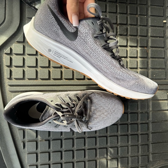 Nike Pegasus Sneakers - Picture 2 of 4